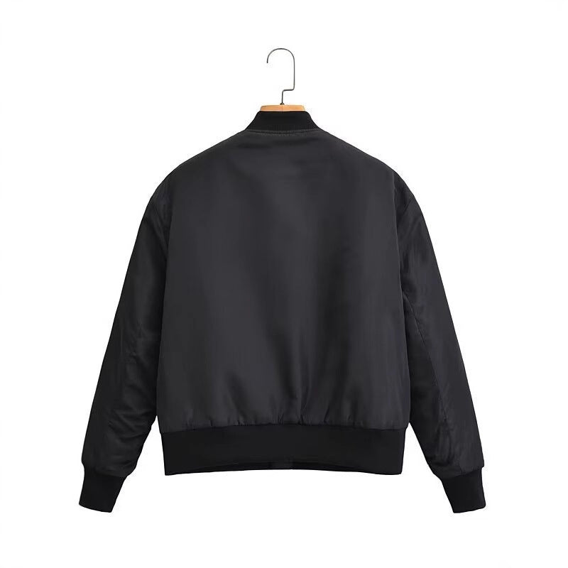 Damen Kurz geschnittene Nylon-Bomberjacke mit glänzender Oberfläche, wattiertem Futter und Metallreißverschluss Shop Nory