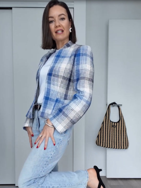Damen Kastenförmiger karierter Kurzblazer mit Stehkragen und strukturierter Schulterpartie Shop Nory