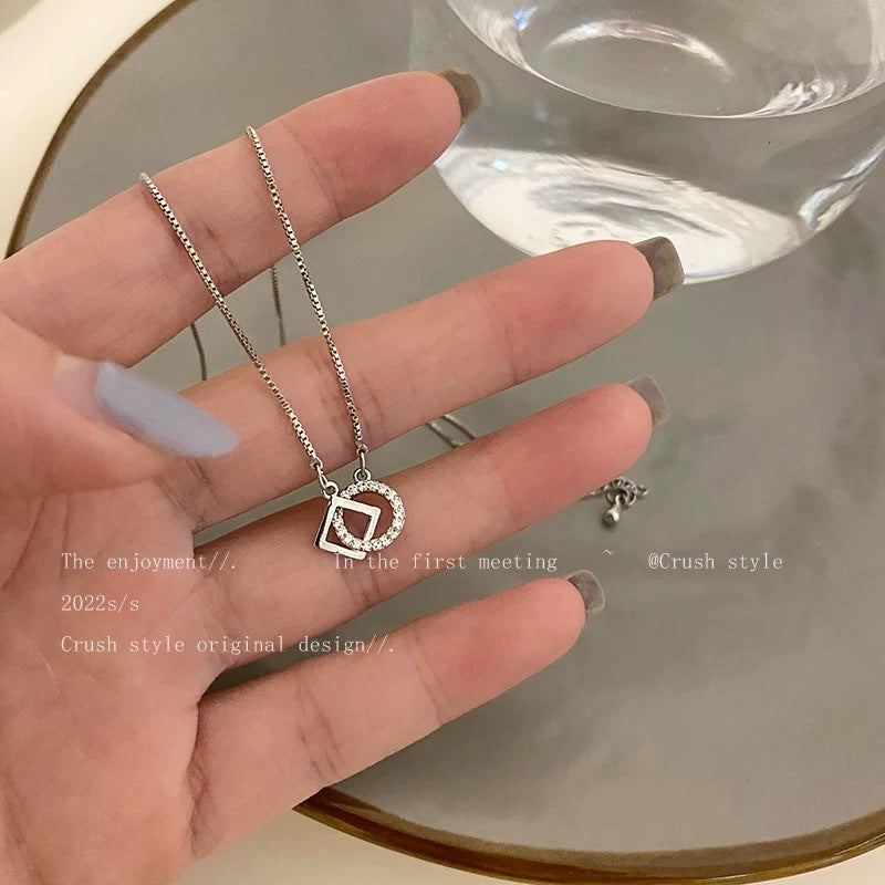 Damen Halskette mit modernem geometrischem Anhänger Shop Nory