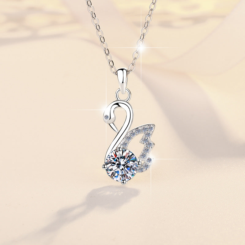 Damen Anhänger-Halskette mit elegantem Schwan-Design und funkelnden Kristallen Shop Nory