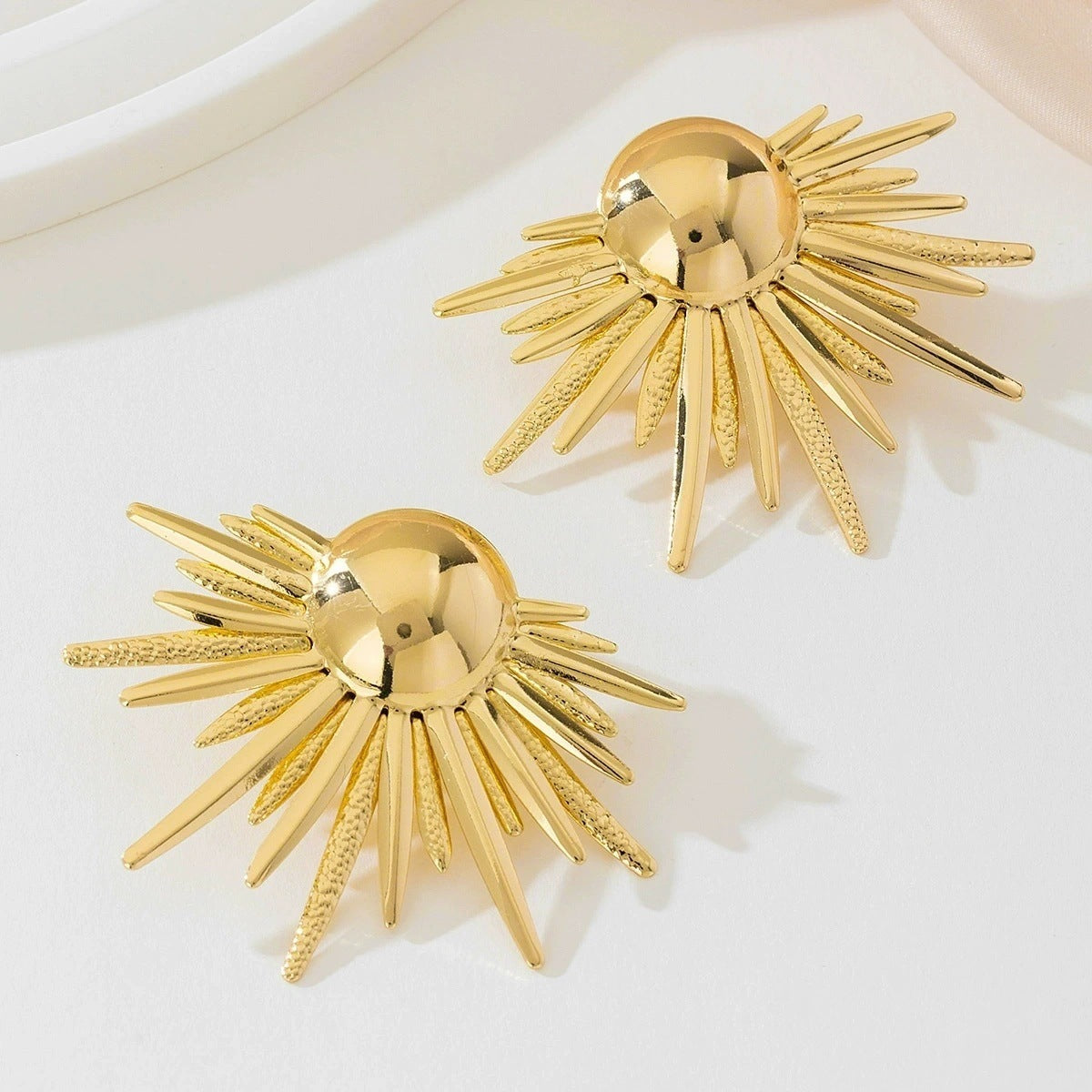 Damen Ohrringe im kunstvollen Sonnenstrahlen-Design Shop Nory