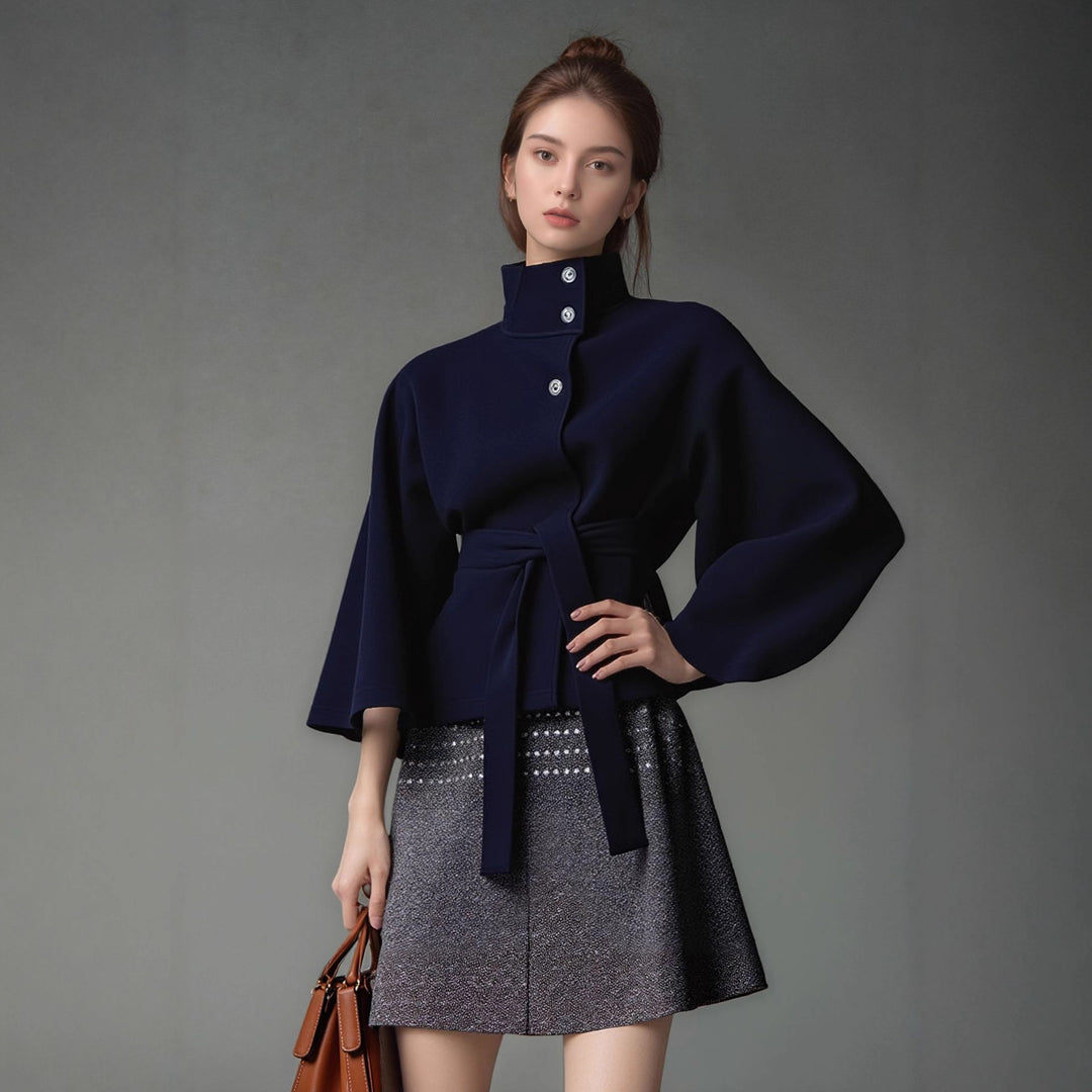 Damen Kurzcape-Jacke mit hohem Stehkragen, Bindegürtel und kastiger Silhouette Shop Nory