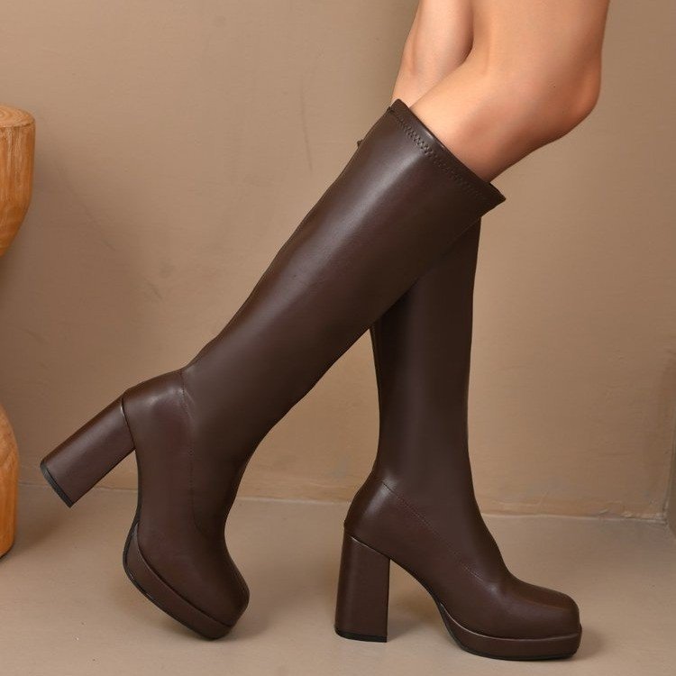 Damen kniehohe Plateaustiefel mit klobigem Blockabsatz und hochglänzender Lackoptik Shop Nory