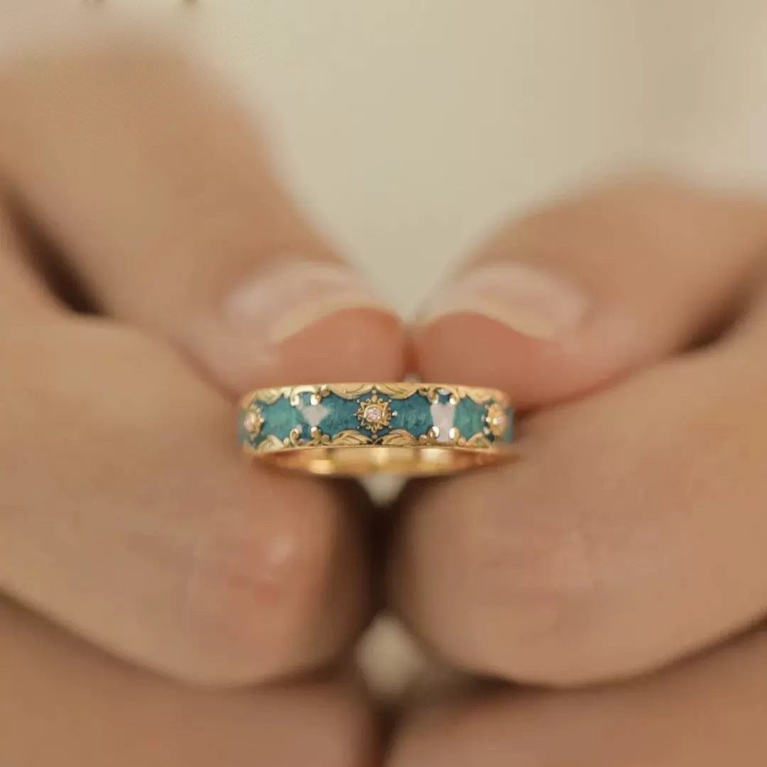 Damen filigraner Schmuckring mit kunstvollem Gold-Design und edlen Ziersteinen Shop Nory