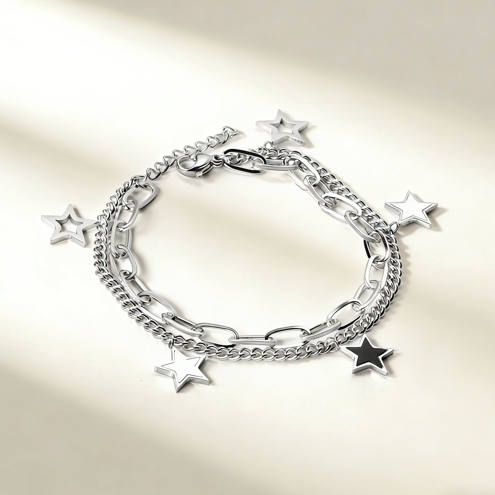 Damen Armband aus rosévergoldetem Edelstahl mit funkelnden Anhängern Shop Nory