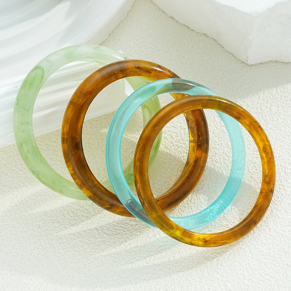 Damen Armreif-Set aus hochwertigem Acryl mit glänzenden und maritimen Designs Shop Nory