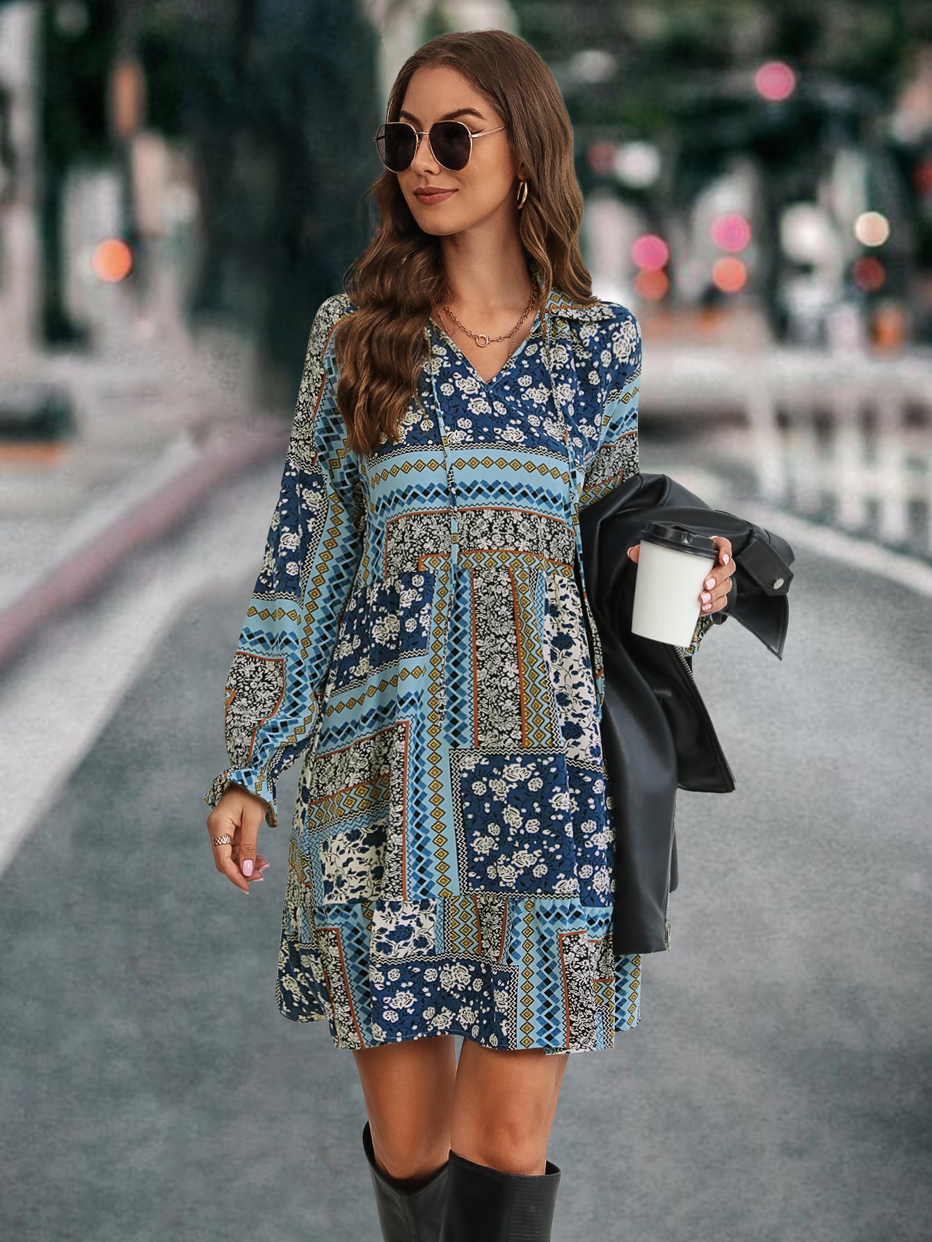 Damen Boho-Minikleid mit langen Ärmeln und buntem Muster