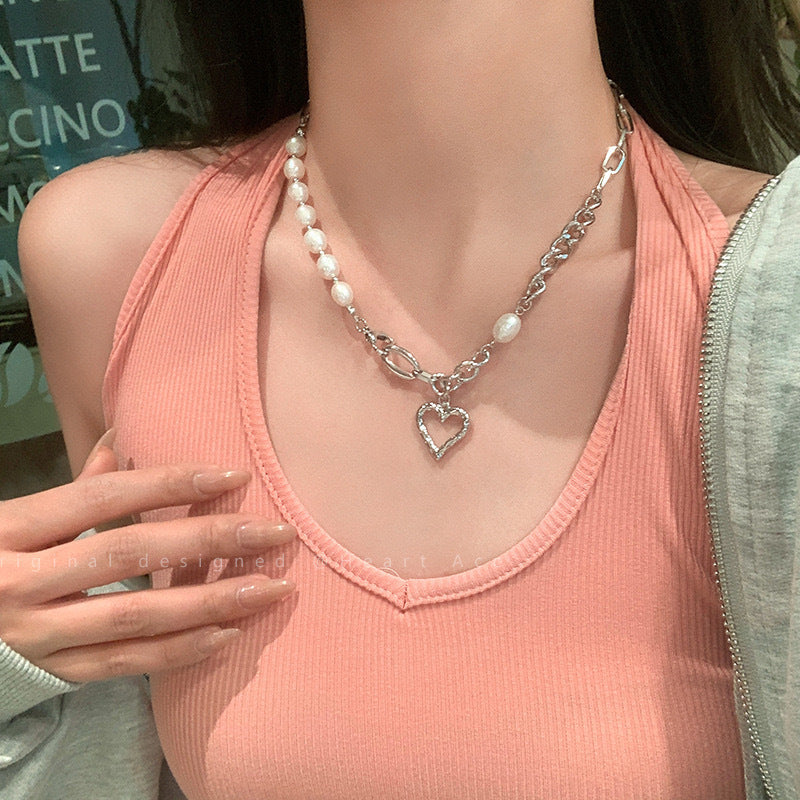 Damen Halskette mit charmantem Herzanhänger und eleganten Perlenakzenten Shop Nory