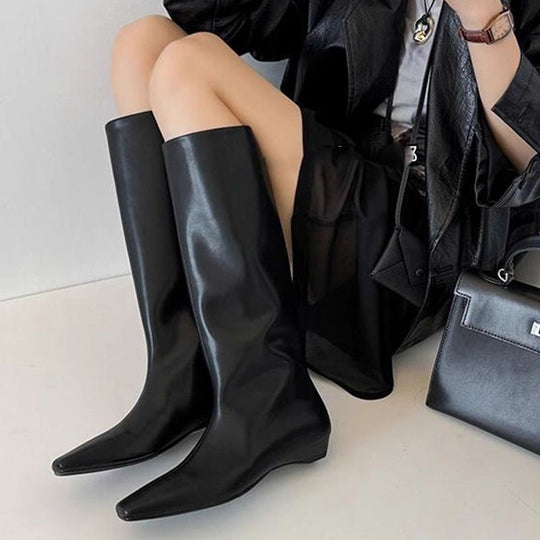 Damen kniehohe Slouch‑Lederstiefel mit quadratischer Zehenform und flachem Absatz Shop Nory