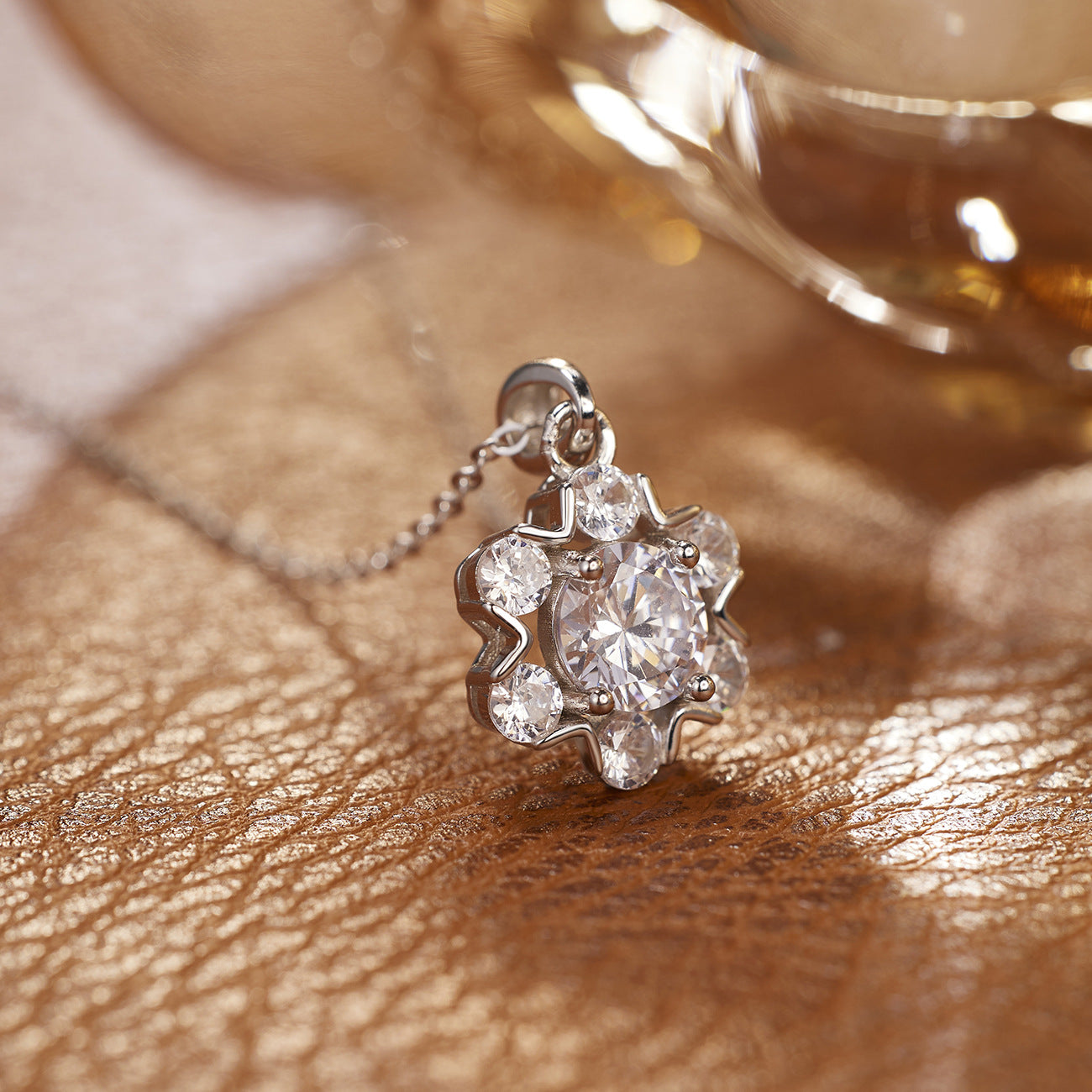 Damen exquisite Halskette mit funkelndem Kristallanhänger Shop Nory