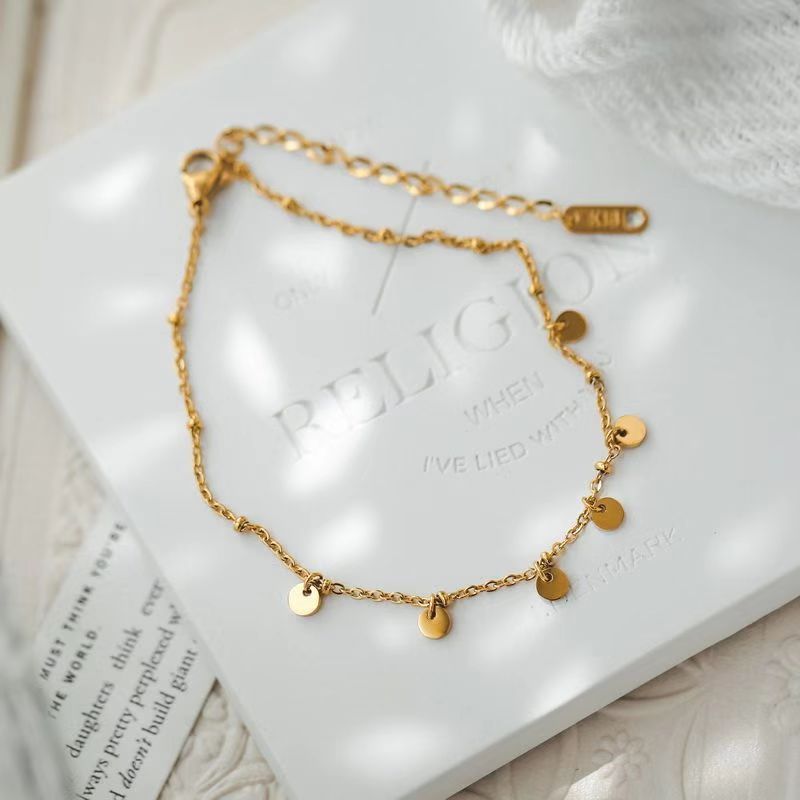 Frauen Dainty Gold Disc Charm Armband Shop Nory