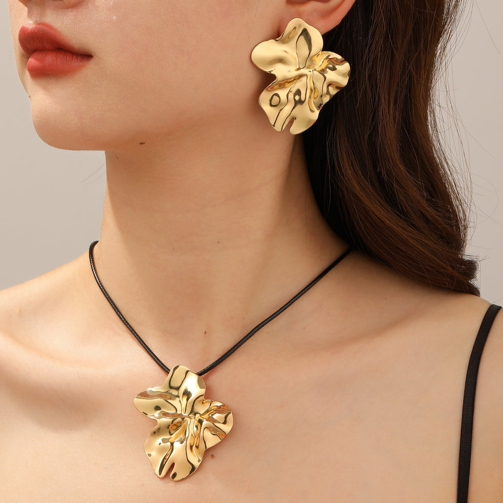 Damen Halskette mit kunstvollem, hochglänzendem Blattdesign Shop Nory