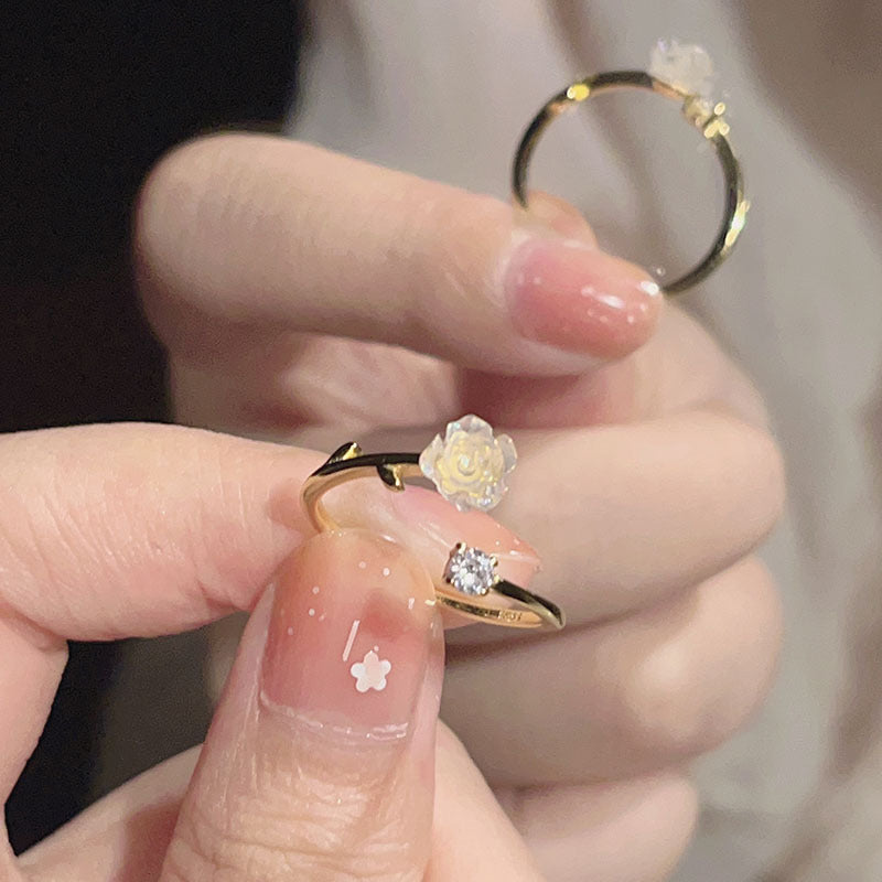 Damen zierlicher Ring mit floralem Design und funkelndem Akzent Shop Nory