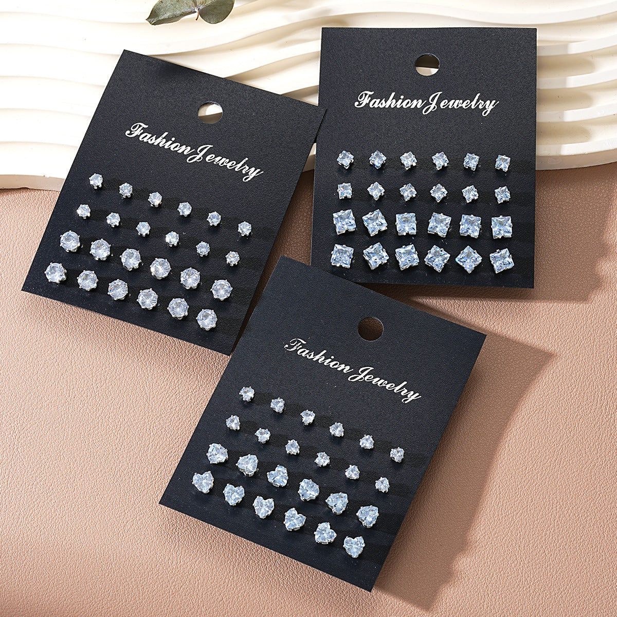 Damen Ohrstecker Set mit funkelnden Zirkonia und variierenden Größen Shop Nory
