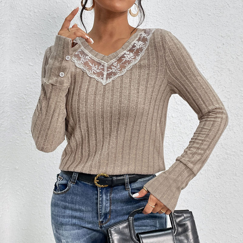 Damen Taillierter Rippstrick‑Pullover mit transparentem Spitzeneinsatz am V‑Ausschnitt Shop Nory