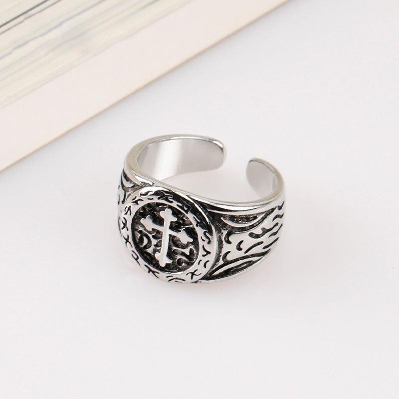 Herrenring mit kunstvollem Kreuzmotiv und einzigartiger Detailverarbeitung Shop Nory