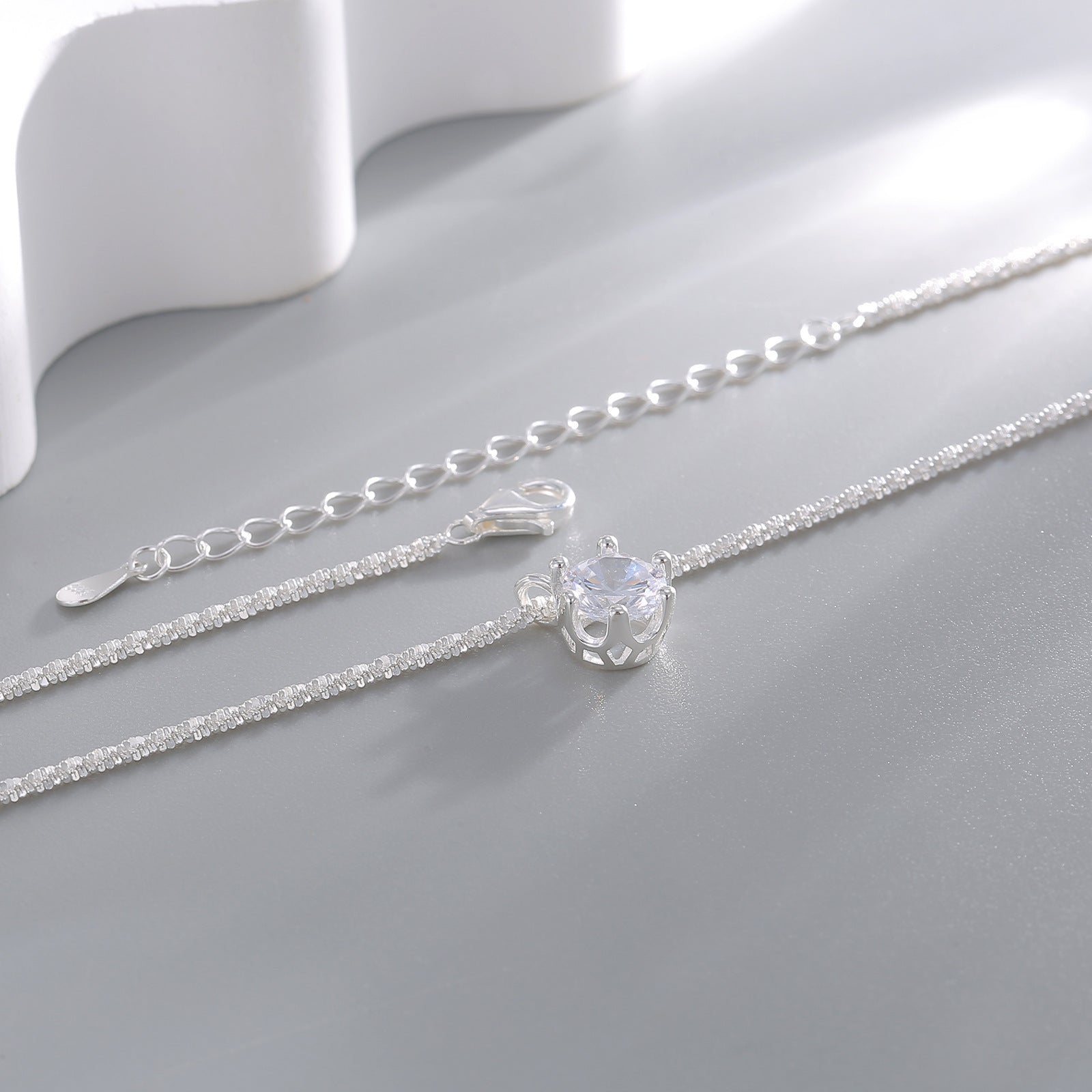 Damen Halskette mit funkelndem Kristallanhänger Shop Nory
