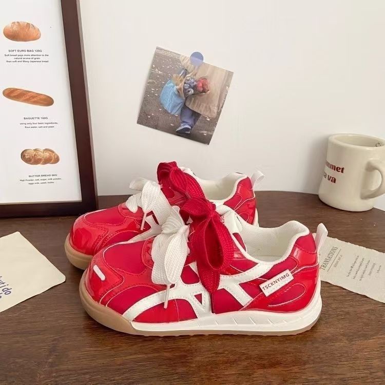 Damen Sportliche Sneakers mit verspielten Schnürdetails und modischem Obermaterial