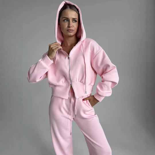 Damen gekürzte Zip-Kapuzenjacke mit formender Taillennaht und relaxed High-Waist Loungehose Shop Nory