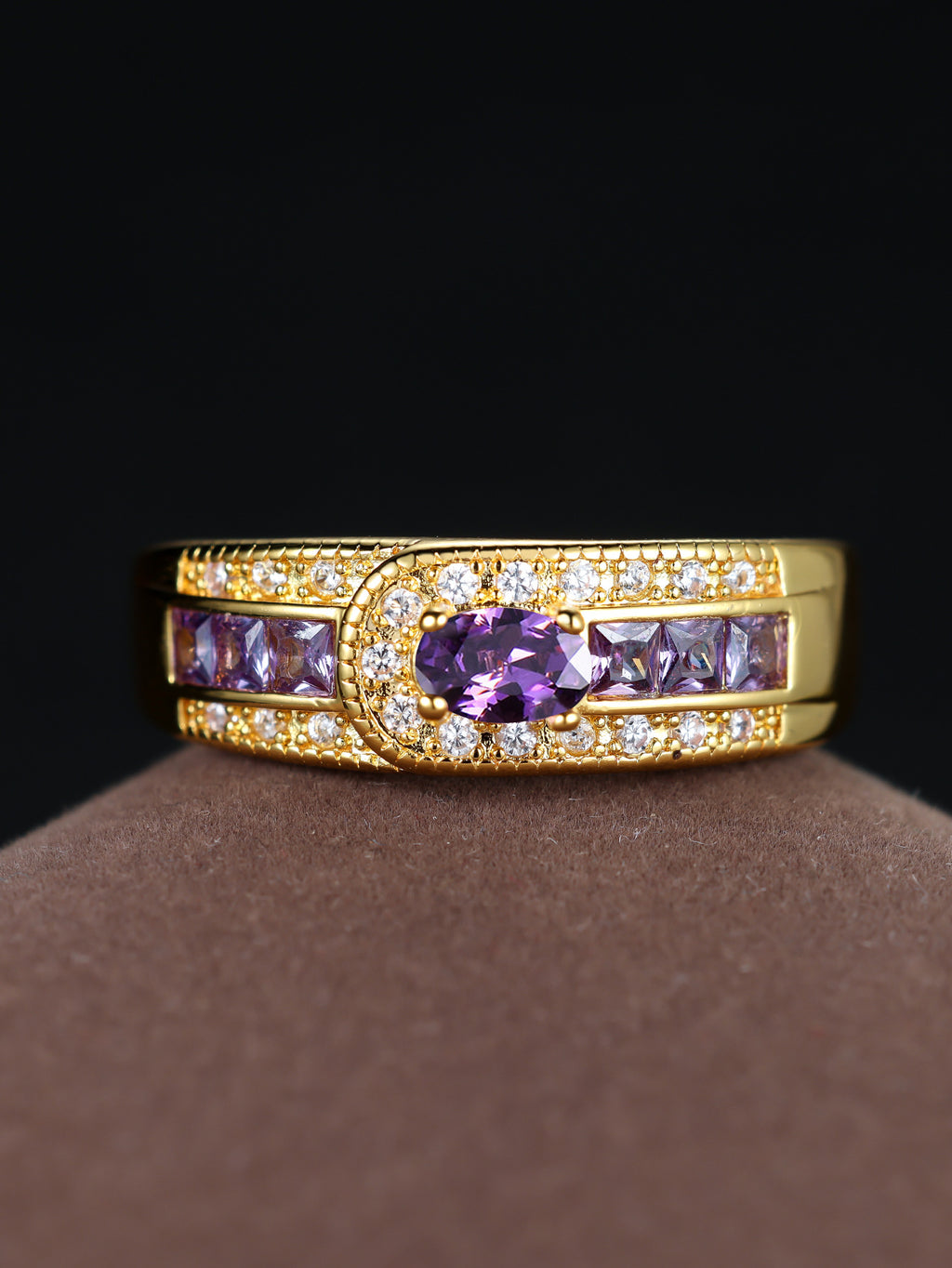 Damen Ring mit funkelndem lila Zirkonia und luxuriösem Golddesign Shop Nory