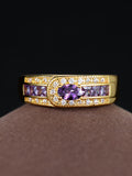 Damen Ring mit funkelndem lila Zirkonia und luxuriösem Golddesign Shop Nory