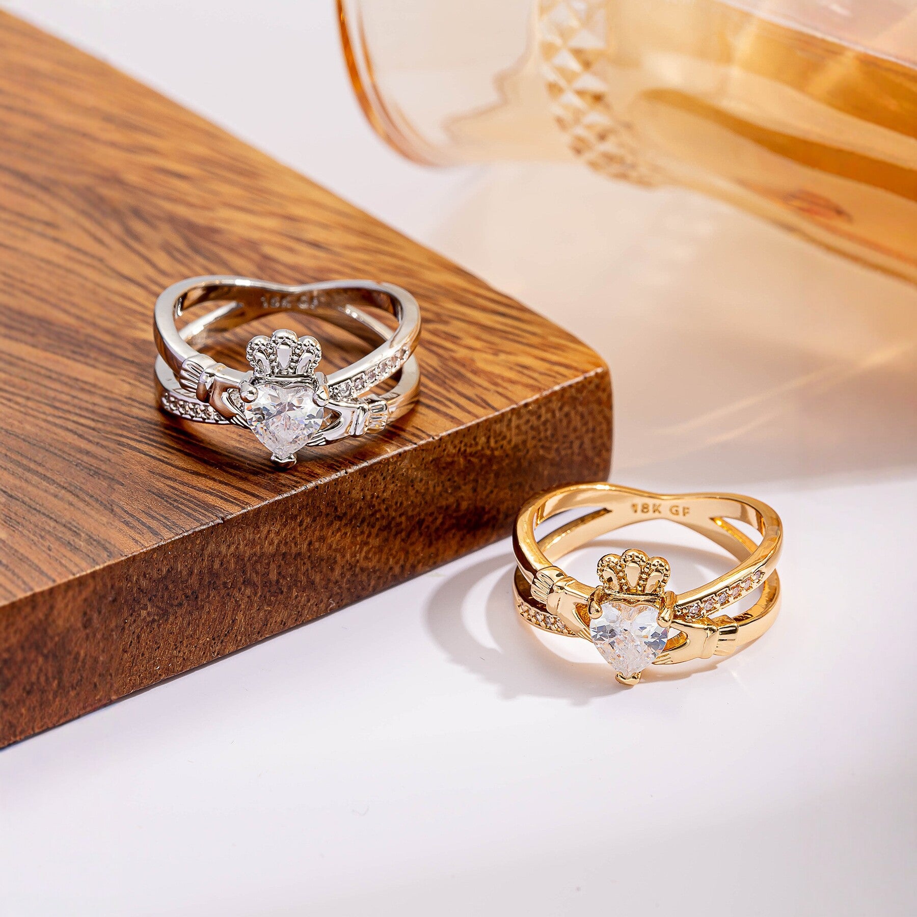 Damen herzförmiger und eleganter Ring mit Zirkonia Shop Nory