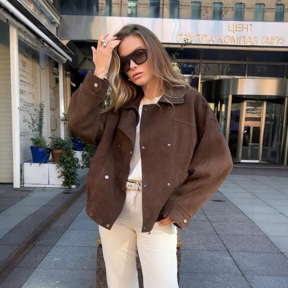 Damen Kurz-Bomberjacke aus Veloursleder mit hohem Stehkragen und kastiger Silhouette Shop Nory