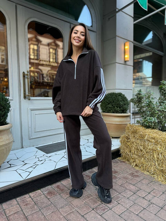 Damen lässiger Highneck-Halbzip Trainingsanzug mit markanten Seitenstreifen, überschnittener Kapuze und weiter Joggerhose Shop Nory
