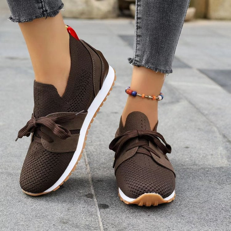 Damen Strick-Slip-On Sneaker mit elastischem Schaft, dekorativer Schnürung und profilierter Gummilaufsohle Shop Nory