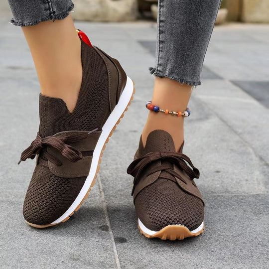 Damen Strick-Slip-On Sneaker mit elastischem Schaft, dekorativer Schnürung und profilierter Gummilaufsohle Shop Nory
