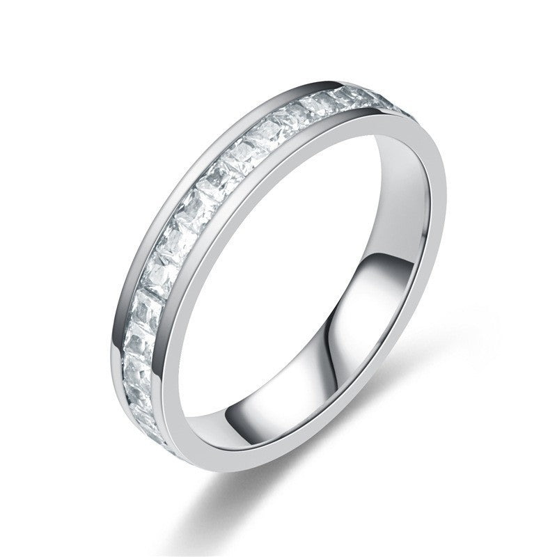 Damen Ring mit funkelndem Zirkonia-Besatz und elegantem Goldfinish Shop Nory