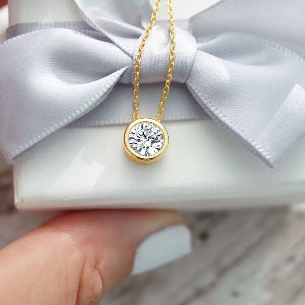 Damen Halskette mit funkelndem Zirkonia-Anhänger in elegantem Design Shop Nory