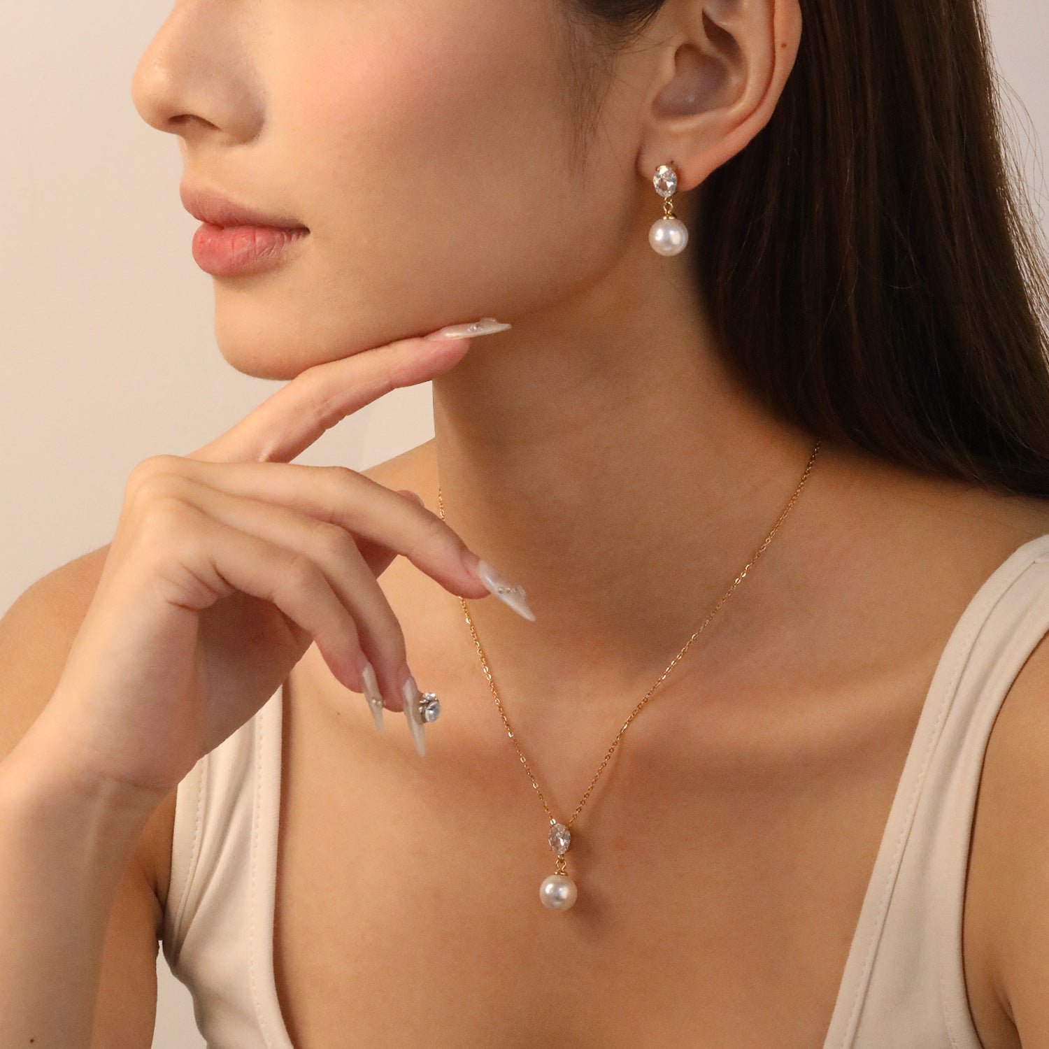 Damen Modeschmuckset mit eleganter Perlensilhouette und funkelnden Zirkonia Shop Nory