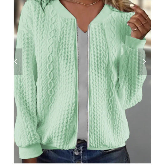 Damen Strickjacke mit modernem Kabelstrickmuster und eleganter Schnittführung