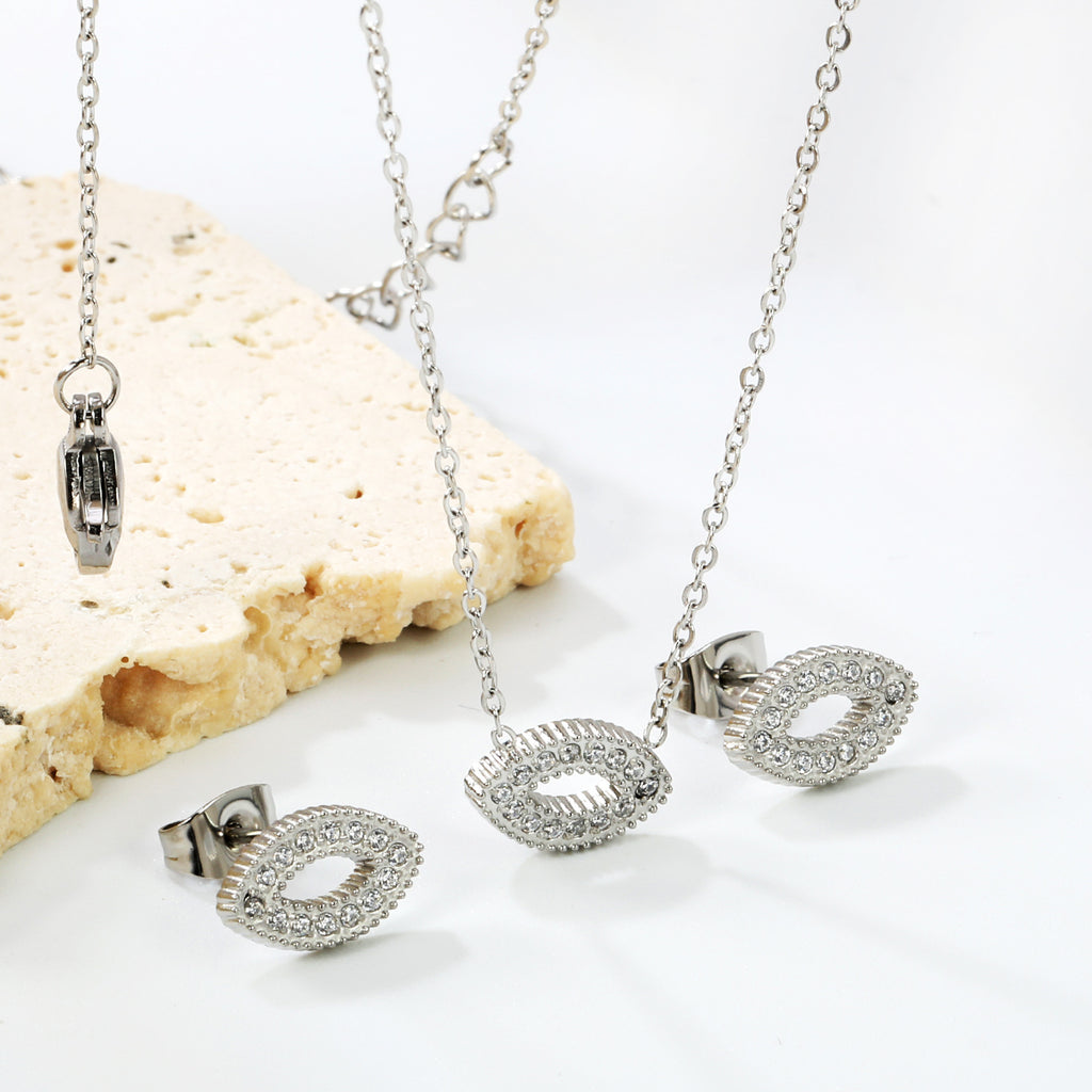 Damen Schmuckset mit einzigartigem Anhänger und funkelnden Zirkonia Shop Nory