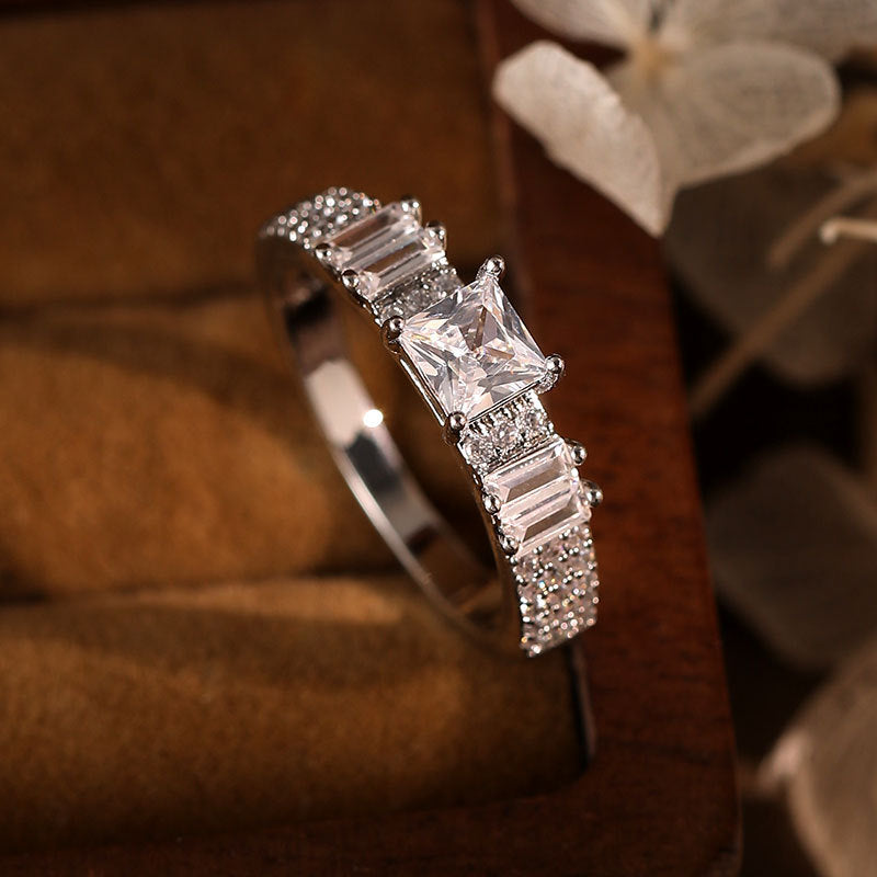 Damen Glänzender Ring mit hochwertigem Kristallbesatz Shop Nory