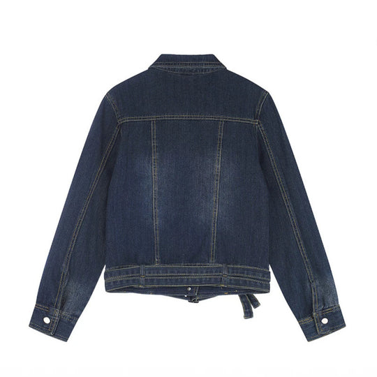 Damen kurze Denimjacke mit Taillengürtel, Druckknopf‑Front und aufgesetzten Brusttaschen Shop Nory