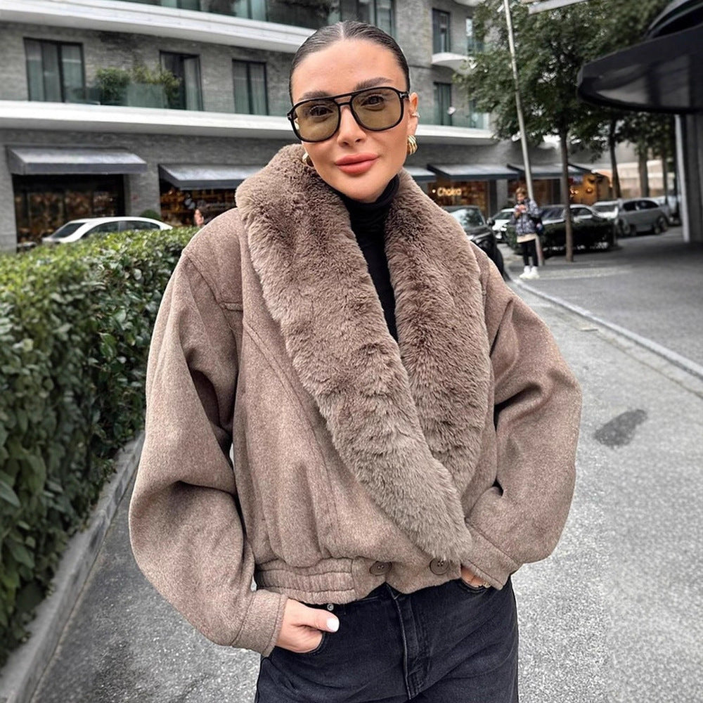 Damen Kurzjacke mit voluminösem Kunstfell-Schalkragen und elastischem Saum Shop Nory