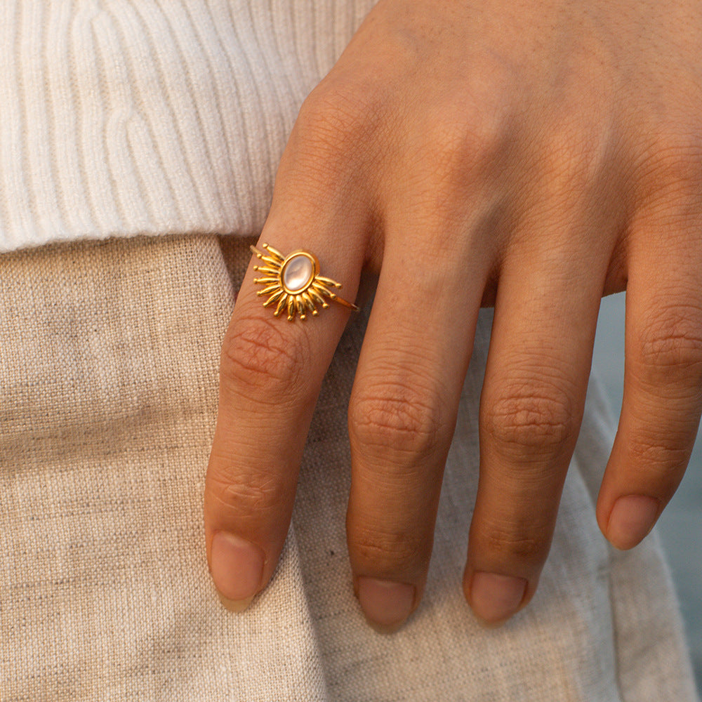 Damen Offenes Armband mit detailliertem Sonnenmotiv Shop Nory