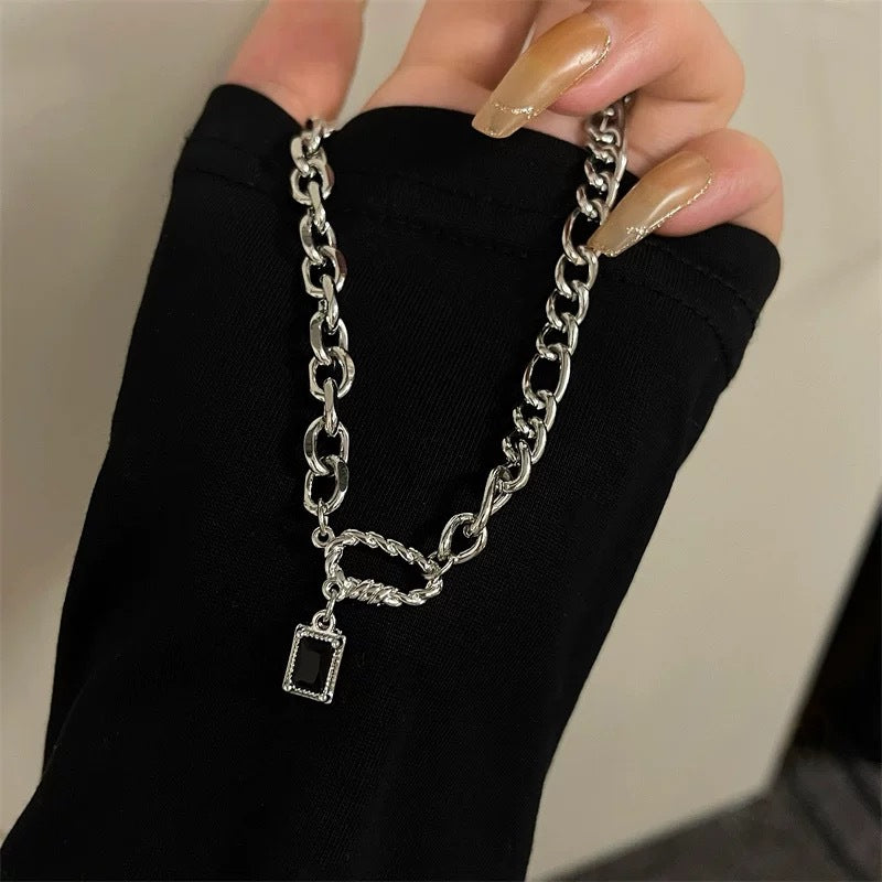 Damen Kette mit modernem Gliederdesign und innovativem Anhänger Shop Nory
