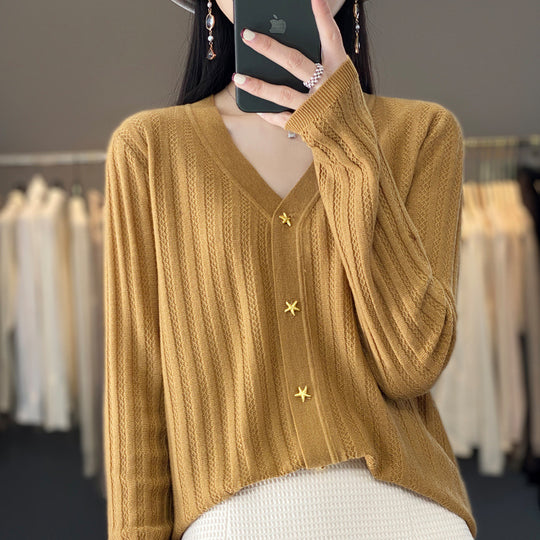 Damen Leichter V‑Ausschnitt-Cardigan mit strukturierter Längsrippe und Sternknöpfen Shop Nory
