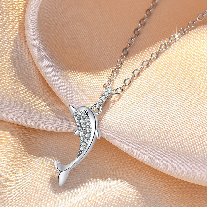 Damen Halskette mit kunstvollem Delfin-Anhänger und funkelnden Zirkonia Shop Nory