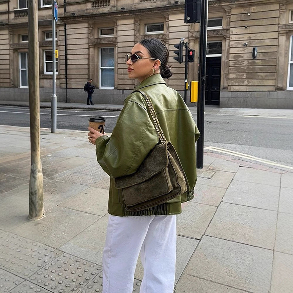 Damen Kurz geschnittene Oversize Kunstlederjacke mit weitem Kentkragen, dekorativen Ziernähten und verdeckter Reißverschlussleiste Shop Nory