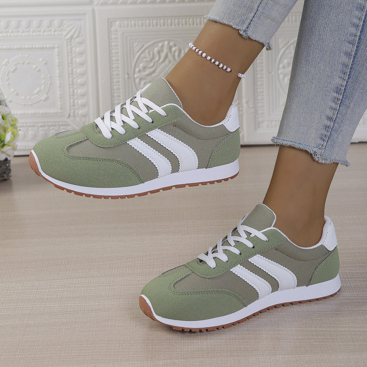 Damen Sneakers im sportlichen Retro-Stil mit atmungsaktiver Oberflächenstruktur