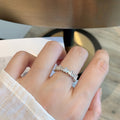 Damen Glänzender Zirkonia Ring mit eleganter Baguette-Fassung Shop Nory