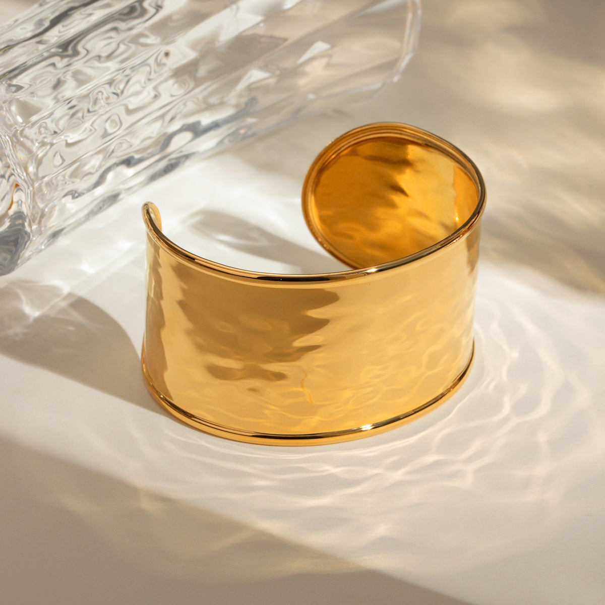Damen Offenes Armband aus hypoallergenem Edelstahl mit elegantem, poliertem Design Shop Nory