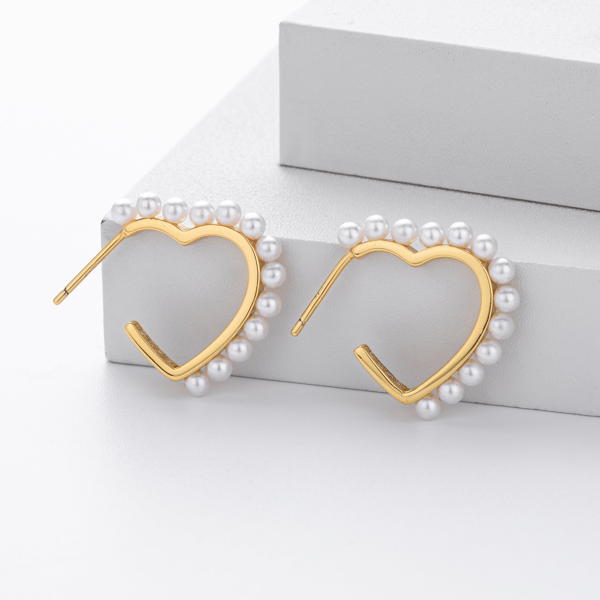 Damen Creolen mit Perlenbesatz und funkelnden Zirkonsteinen Shop Nory