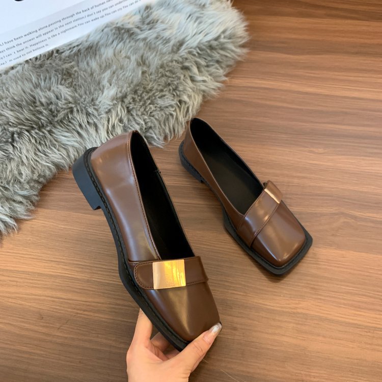 Damen Elegante Loafer mit quadratischer Zehenkappe und goldener Zierplatte Shop Nory