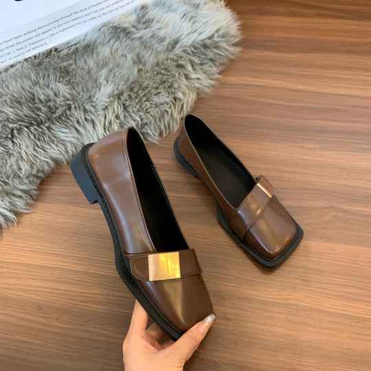 Damen Elegante Loafer mit quadratischer Zehenkappe und goldener Zierplatte Shop Nory