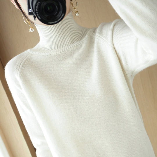 Damen Luxus-Feinstrick-Rollkragenpullover mit Daumenlochbündchen und femininer Schulterpasse Shop Nory